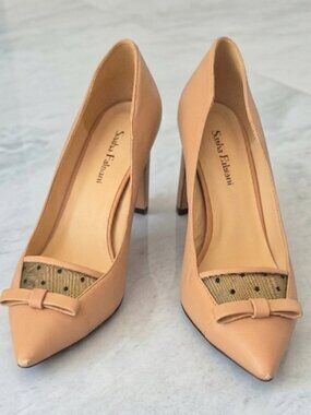 Sasha Fabiani Nude Leather Pointed-Toe Pumps – Bow Detail | EU 36, US 6